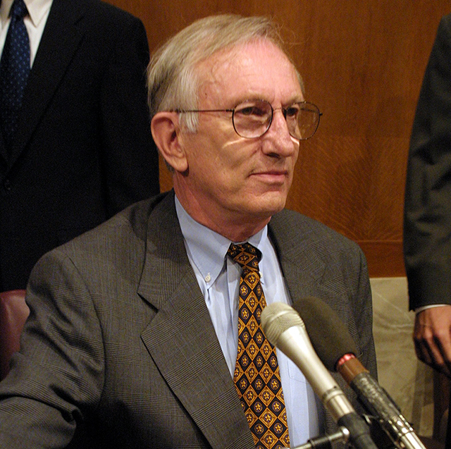 WASHINGTON - JULY 21: (FILE PHOTO) Chairman Jim Jeffords (I-VT) strikes a gavel to start a hearing to examine the environmental and public health impacts of power plant emissions before the Senate Environment and Public Works Committee July 26, 2001 on Capitol Hill in Washington, DC. Jeffords announced he will not seek re-election when his term ends in 2006.  (Photo by Alex Wong/Getty Images)