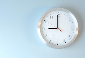 A clock reading 9:00