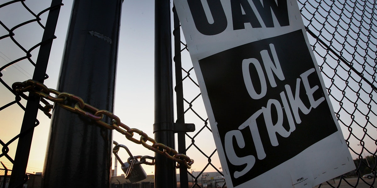 JANESVILLE, WI - SEPTEMBER 24:  A chain and padlock secure a gate to one of the employee parking lots outside the General Motors assembly plant September 24, 2007 in Janesville, Wisconsin. UAW workers at GM plants nationwide walked off their jobs this morning after the union failed to reach agreement on a contract with GM negotiators.  (Photo by Scott Olson/Getty Images)