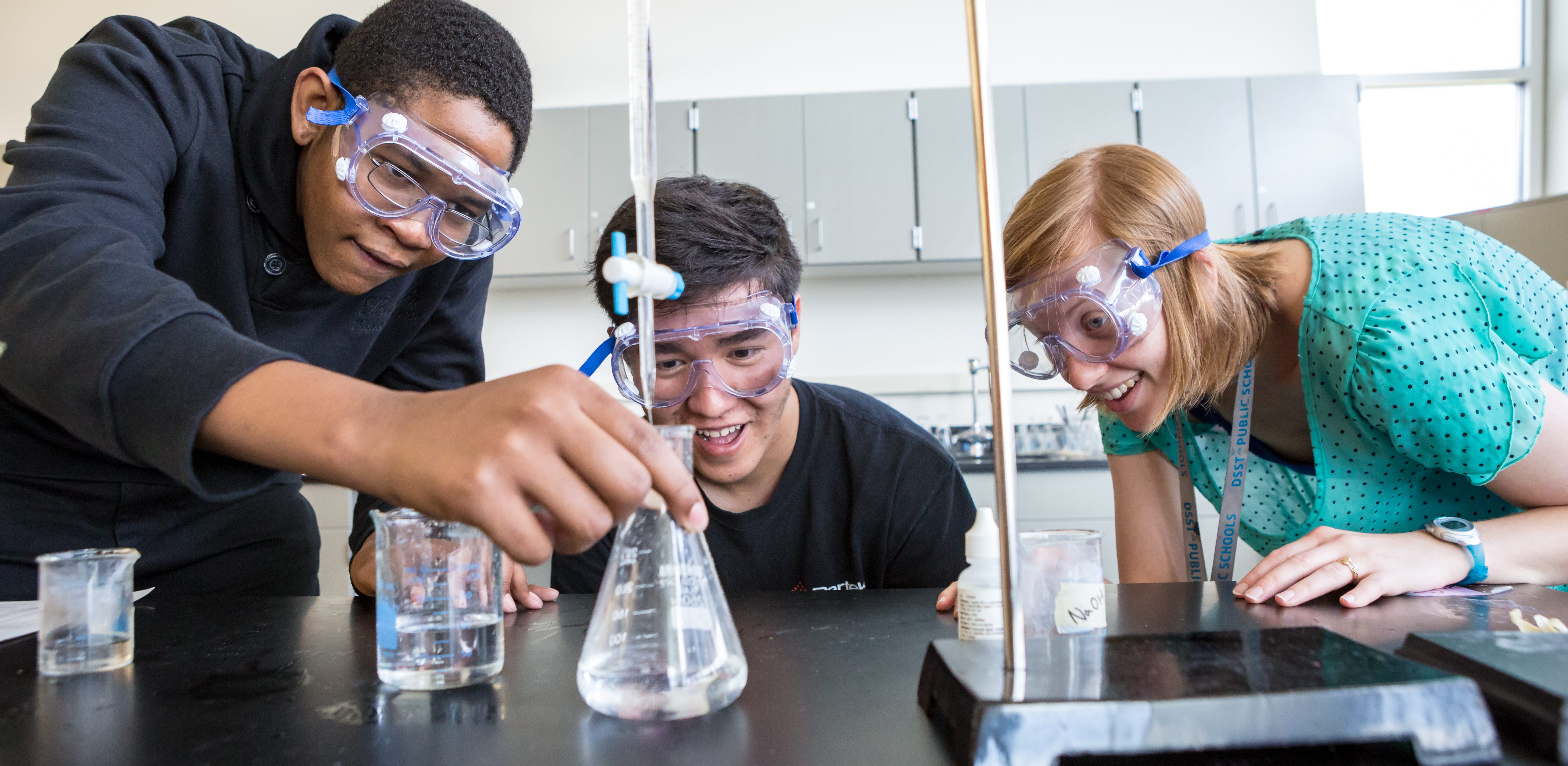 chairman bill gatess visits with state executives, prompting