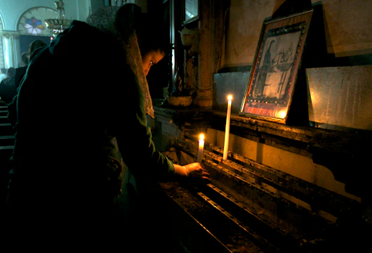 A worshipper lights a candle at the Syriac Orthodox Church in Al-Darbasiyah, Hasakah province November 13, 2013. Due to the clashes in north-eastern Syria, many Christians have fled the area seeking safety elsewhere, activists say. Picture taken November 13, 2013. REUTERS/Stringer (SYRIA - Tags: CONFLICT RELIGION CIVIL UNREST) - GM1E9BF1K1001