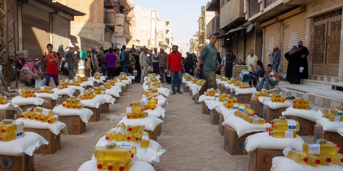 Syria, Al Mayadeen, Deir Ezzor (Deir Ez-Zor) governorate, 11 October 2020

In the Photo: WFP food distribution in Al Mayadeen city
(Deir Ezzor governorate).

Photo: WFP/Taha Hussain