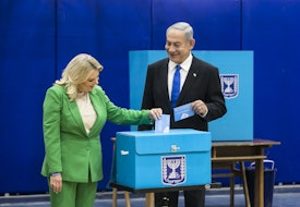 JERUSALEM, ISRAEL - NOVEMBER 01:  Former Israeli Prime Minister and Likud party leader Benjamin Netanyahu and his wife Sara Netanyahu cast their vote in the Israeli general election on November 1, 2022 in UNSPECIFIED, Israel. Israelis return to the polls on November 1 for a fifth general election in four years to vote for a new Knesset, the 120-seat parliament.  (Photo by Amir Levy/Getty Images)