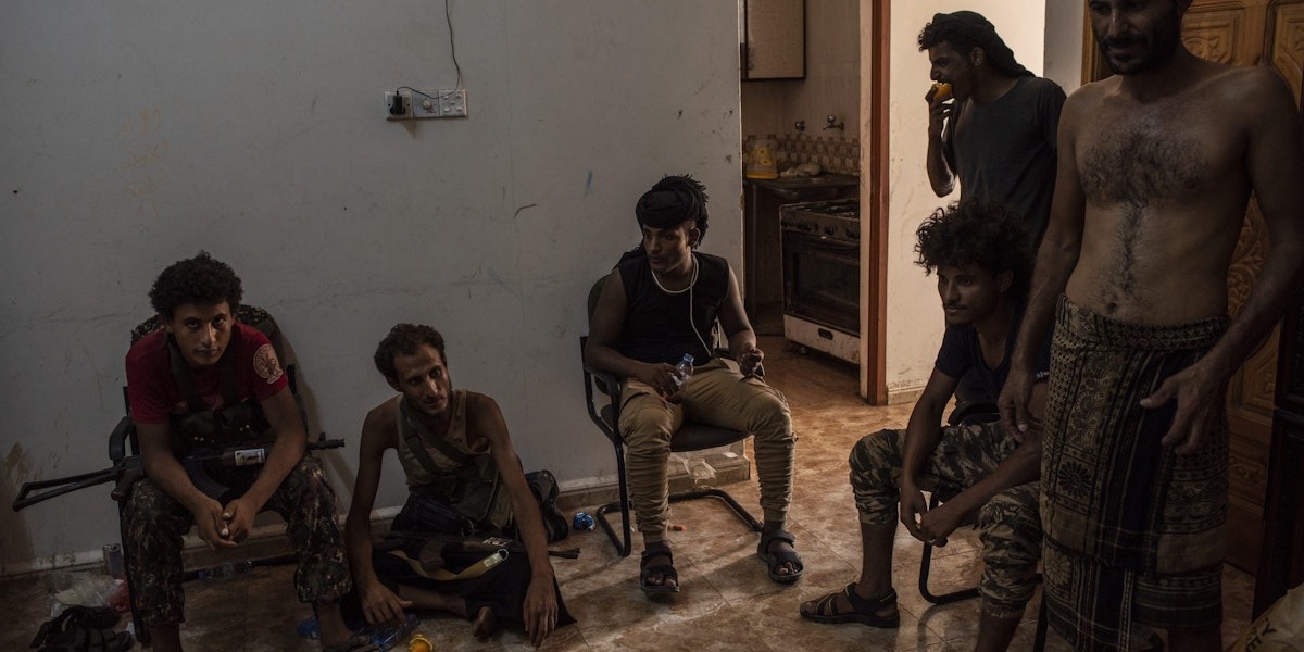 HODEIDAH, YEMEN - SEPTEMBER 21: Fighters from Hodeidah aligned with Yemen's Saudi-led coalition-backed government, rest at a frontline south of the city on September 21, 2018 in Hodeidah, Yemen. A coalition military campaign has moved west along Yemen's coast toward Hodeidah, where increasingly bloody battles have killed hundreds since June, putting the country's fragile food supply at risk. (Photo by Andrew Renneisen/Getty Images)