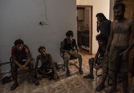 HODEIDAH, YEMEN - SEPTEMBER 21: Fighters from Hodeidah aligned with Yemen's Saudi-led coalition-backed government, rest at a frontline south of the city on September 21, 2018 in Hodeidah, Yemen. A coalition military campaign has moved west along Yemen's coast toward Hodeidah, where increasingly bloody battles have killed hundreds since June, putting the country's fragile food supply at risk. (Photo by Andrew Renneisen/Getty Images)