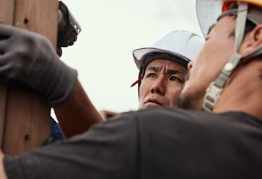 Fixing the wall.It's under construction for eating and drinking at beach in summer